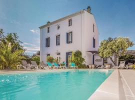 Stunning Home In Capendu With Wifi, Private Swimming Pool And Outdoor Swimming Pool, hótel í Capendu