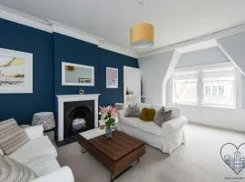 Bright 2 bed apartment North Berwick High Street