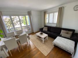 Belle Appartement lumineux avec balcon plein centre .