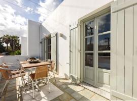 Strata Home by Rocks Estates, hotel em Kampos Paros