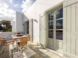 Strata Home by Rocks Estates – apartament w mieście Paros