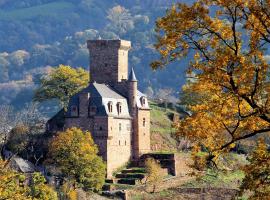 CHATEAU LA SERVAYRIE - Chambre d'hôtes โรงแรมในMarcillac-Vallon