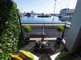 Sea View Luxury City Centre - Best Location, luksushotelli Galwayssa