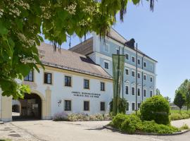 Schloss Zell, hotel v destinaci Zell an der Pram
