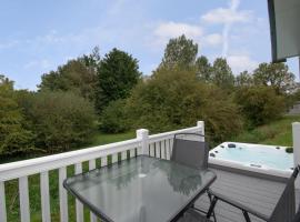 Yorkshire Lodge with Hot Tub, lodge in York