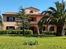 Villa Mandrioli: Cecina'da bir otel