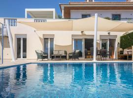 Apartment Abelha, hotel with pools in Loulé