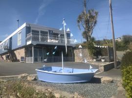 Barracuda, Beachside Apartment, hotel perto de Red Wharf Bay, Benllech