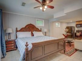 Beautiful private guest suite with parking to DC, hotel in Oxon Hill