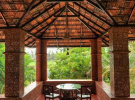 POOTHALI HOMESTAY, family hotel in Nīleshwar