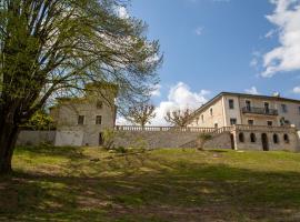 Castel serein, Bed & Breakfast in Maubec