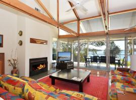 Lake Macquaries' Edgewater Lakehouse at Morisset Memories, Hotel in Morisset East
