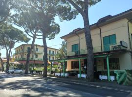 Hotel Flowers, hotell i Montecatini Terme
