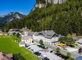 Landhotel Postgut - Tradition seit 1549, hotel di Tweng