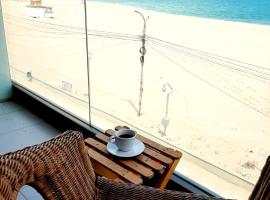 Vila Ryanna Beach pe plaja Belona, bed and breakfast en Eforie Nord