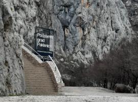 Apartmani QUATTRO, khách sạn ở Starigrad-Paklenica