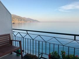 Bea's Apartment - The window to the sea - Seafront, ξενοδοχείο στο Μοντερόσο αλ Μάρε