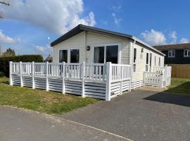 41 Woodland Walk Pevensey Bay Holiday Park, glamping site in Pevensey