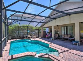 Sun-Soaked Villa with Pool - 17 Mi to Disney World!, hotelli kohteessa Davenport lähellä maamerkkiä Ridgewood Lakes Golf & Country Club