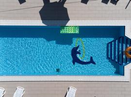 Spacious villa for 10 with a big private pool โรงแรมที่มีที่จอดรถในTrilj