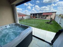 Sia & Sophie House Oradea, strandhotel in S&icirc;ntandrei