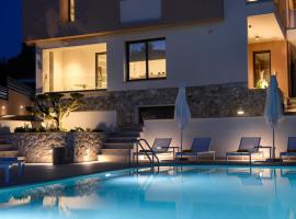 MARAVILLA SUITES, hotel with parking in Kavala