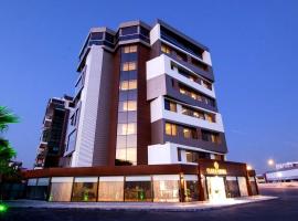 MAJURA HOTEL BUSINESS, hotell sihtkohas Karşıyaka huviväärsuse Karsiyaka Arena lähedal