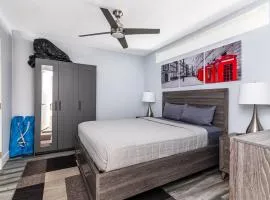 AMAZING 2BR 2BA NEWLY RENO BEACHFRONT APT W/BEACH VIEW