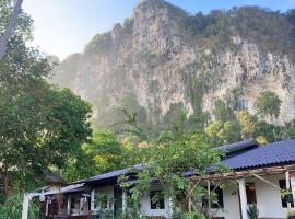 Simple House Ao Nang - B&B, holiday rental in Krabi town