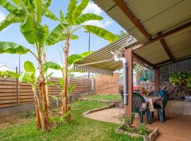 Studio avec vue sur la mer jardin clos et wifi a Saint Paul a 8 km de la plage, holiday rental in Fleurimont