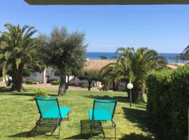 Favone Mini Villa Playa del Oro, sewaan penginapan tepi pantai di Favone