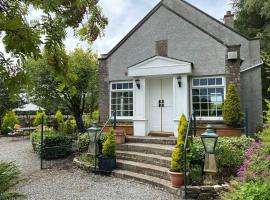 The Schoolhouse Cottages, hotel with parking in Kingskettle