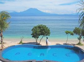 Blue Harbor Beachfront Villas & Resto, hotel near Mushroom Bay, Nusa Penida