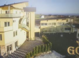 Gold Apartmani Kozarac: Kozarac, Spomen Dom Mrakovica yakınında bir otel