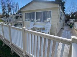 KellysHolidayHomes Atlas 3 bedrooms caravan, accommodation in Weeley