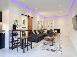 The Studio, Luxury Modern Apartment in The South Hams, Stunning walks on the doorstep, a 20 minute drive to the beautiful sandy beaches, quiet courtyard setting, Shops, Bars and Restaurants a short walk away!，艾維布里奇的飯店