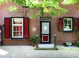 Sprawling Farmhouse in Mill with Fenced Garden, hotel sa Mill