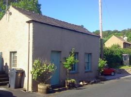 Stunning 1-Bed Cottage Close to Lakedistrict, hotell i Carnforth