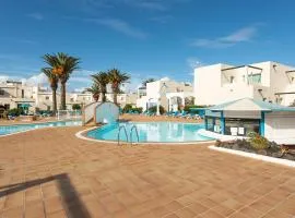 HomeForGuest Apartamento 13 con terraza y piscina en Corralejo