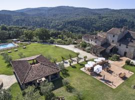 Castello di Tocchi Villa Sleeps 28 Pool Air Con, hotel a Tocchi