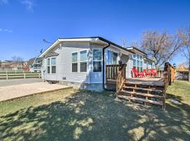Spacious Family Home with Kayak and Deck on Bear Lake!, hotel din Garden City