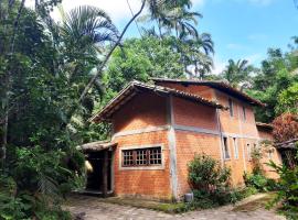 Casa Rústica com WiFi e churrasq em São Sebastião, hotel in Pauba