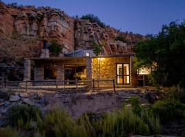 Desert Wind Private Guest and Game Farm, farm stay in Montagu