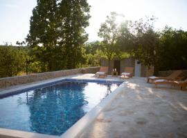 Holiday Home Pearl in Stone, holiday home in Imotski