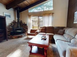 Chateau De Montagne #17 Condo, Hotel in Mammoth Lakes