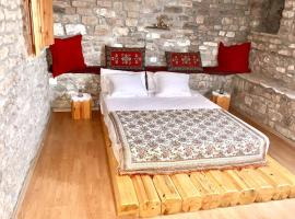 Kubeja Guest House, villa in Gjirokastër