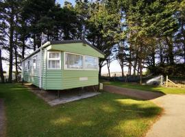 Newquay Caravan Holiday, hotel in Newquay