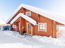 Holiday Home Alppimaja b paritalo by Interhome, hotel i Hyrynsalmi