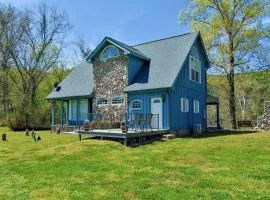 Ruby’s Landing Cottage w/ Deck & White River Views
