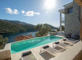 Villa Elanthy-New Luxury villa with private sea access, luxury hotel in Sivota